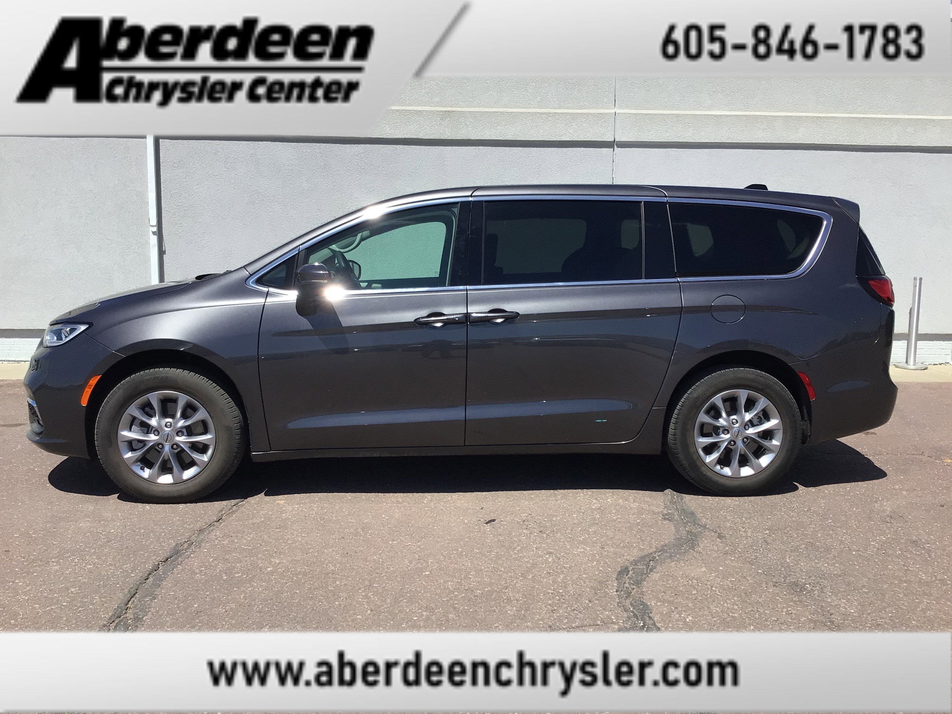 2023 Chrysler Pacifica Touring L AWD's photo