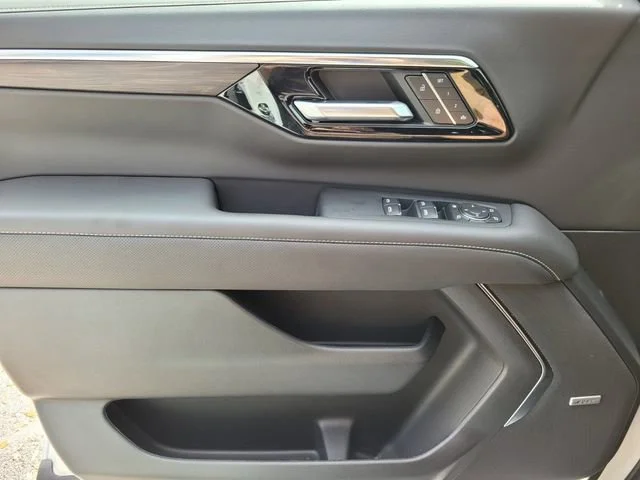 2025 Chevrolet Suburban Premier - Photo 21