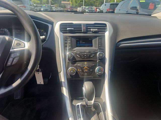 Used 2014 Gray Ford SE image 18