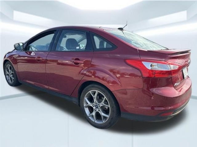 Used 2013 Red Ford SE image 8