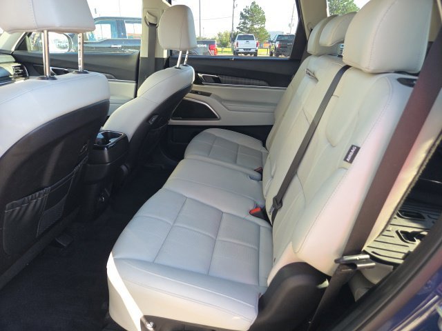 Used 2025 Black Kia EX image 3