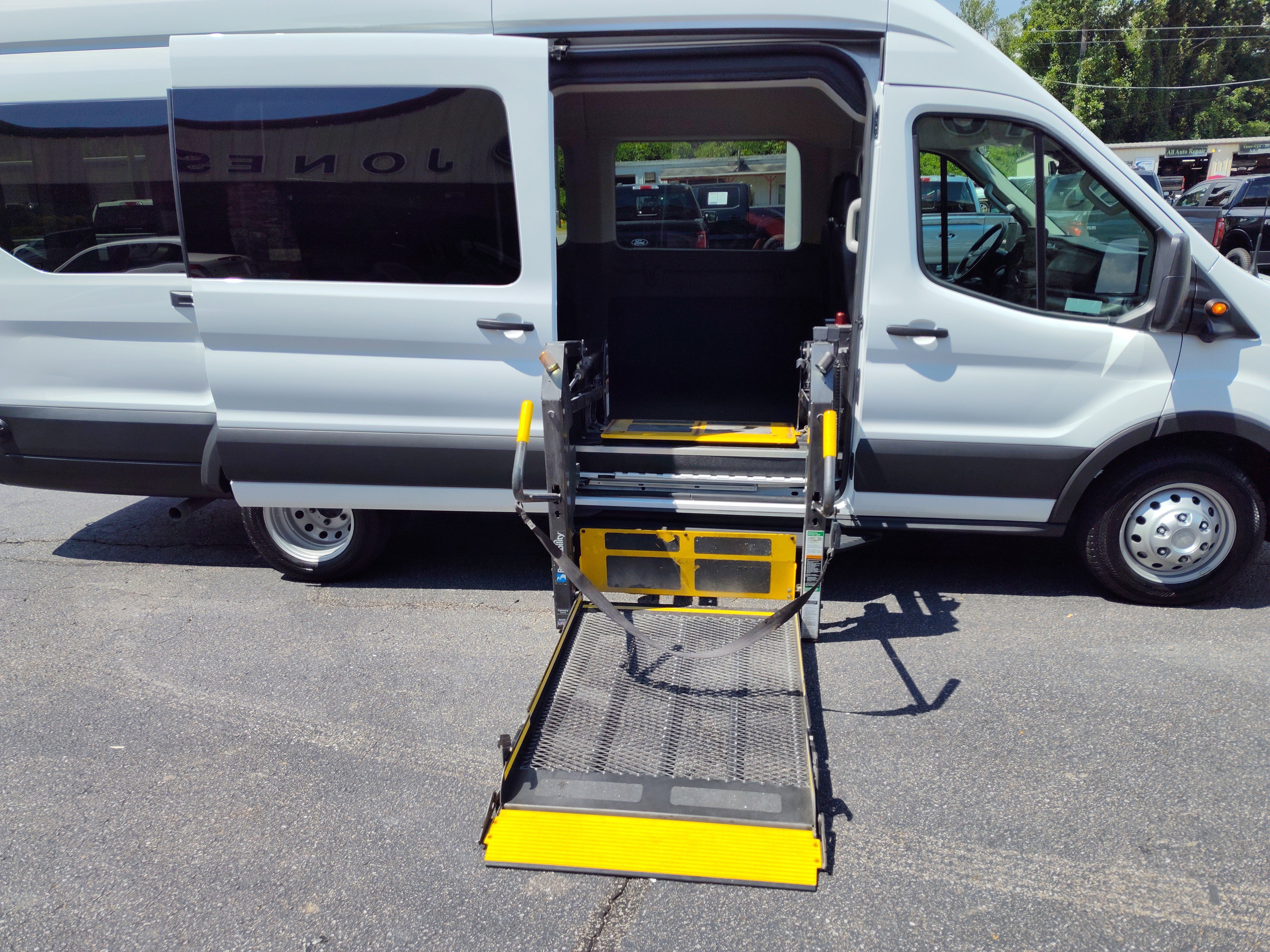 2024 Ford Transit Passenger Van XL - Photo 21