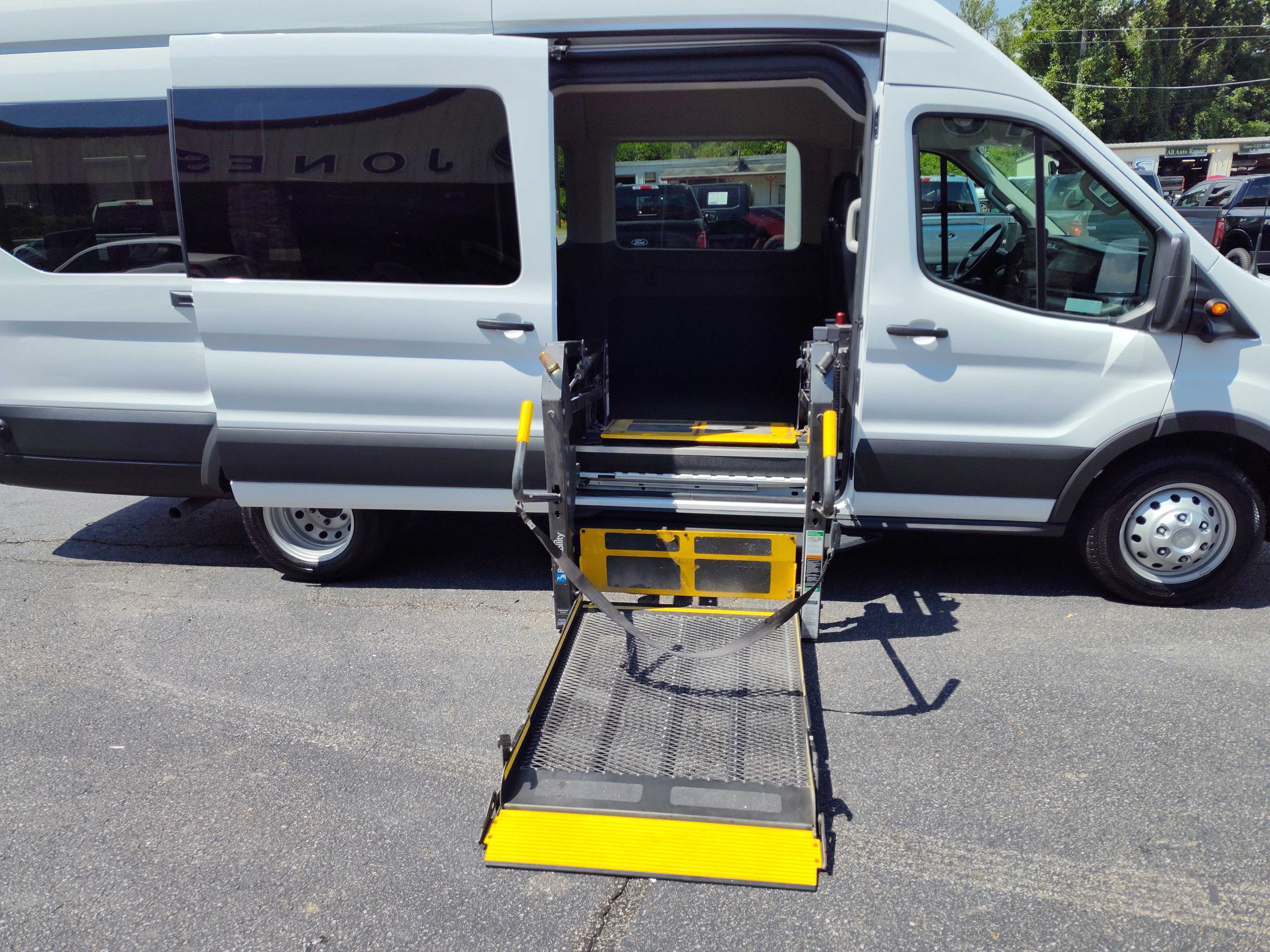 2024 Ford Transit Passenger Van XL - Photo 21