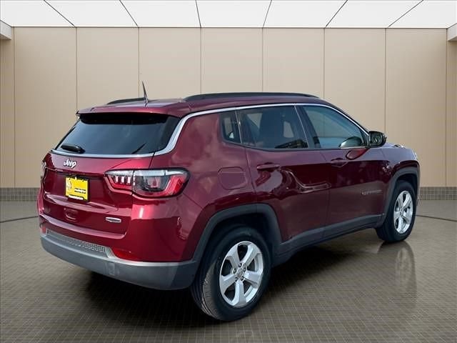 Used 2021 Red Jeep Latitude image 3