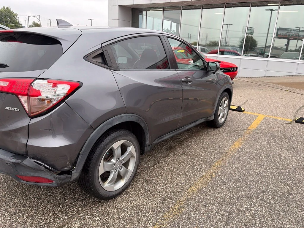 Used 2017  Honda EX image 2