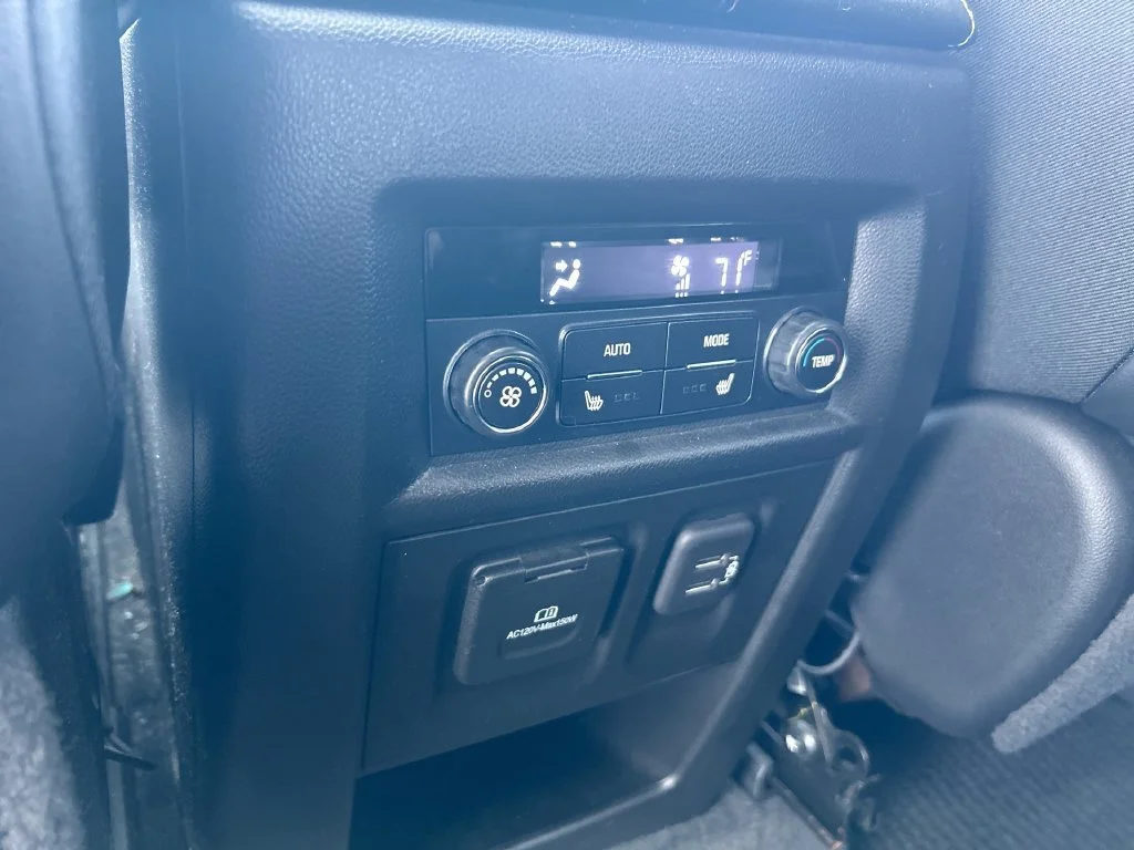 Used 2019 MOSAIC BLACK METALLIC Chevrolet Premier image 24