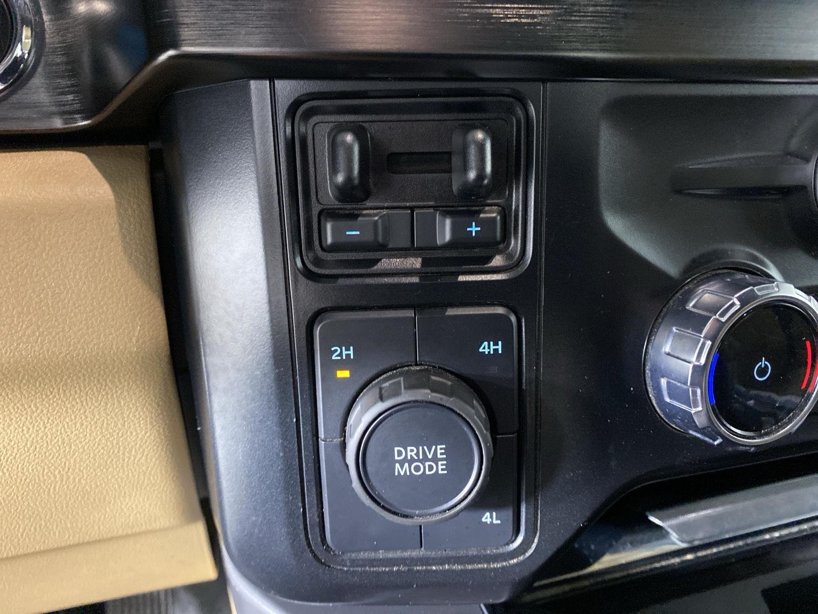 Used 2024 Iconic Silver Ford LARIAT image 22
