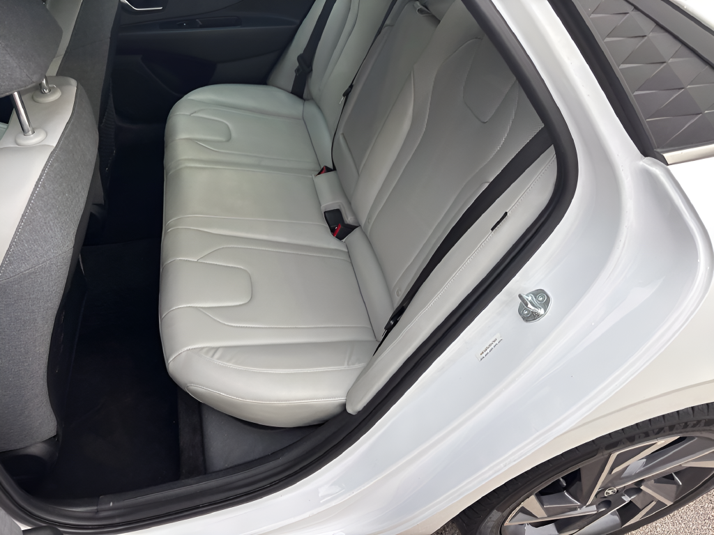 Used 2025 White Hyundai Limited image 10