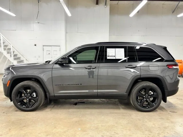 Used 2026 Gray Jeep Limited image 4