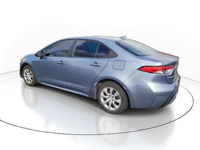 Used 2021  Toyota LE image 3