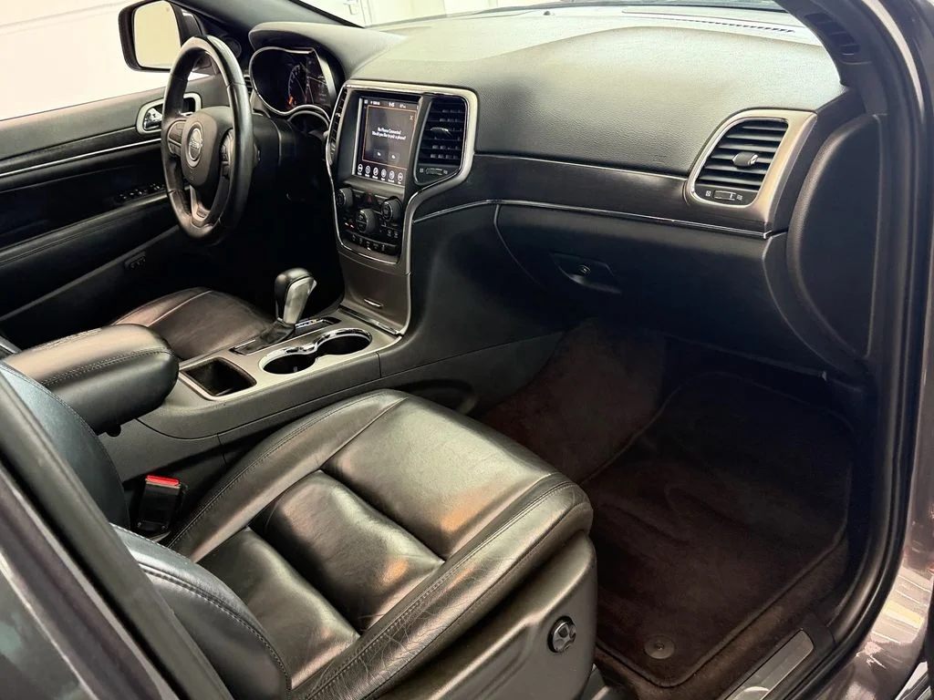 Used 2018 Gray Jeep Limited image 18