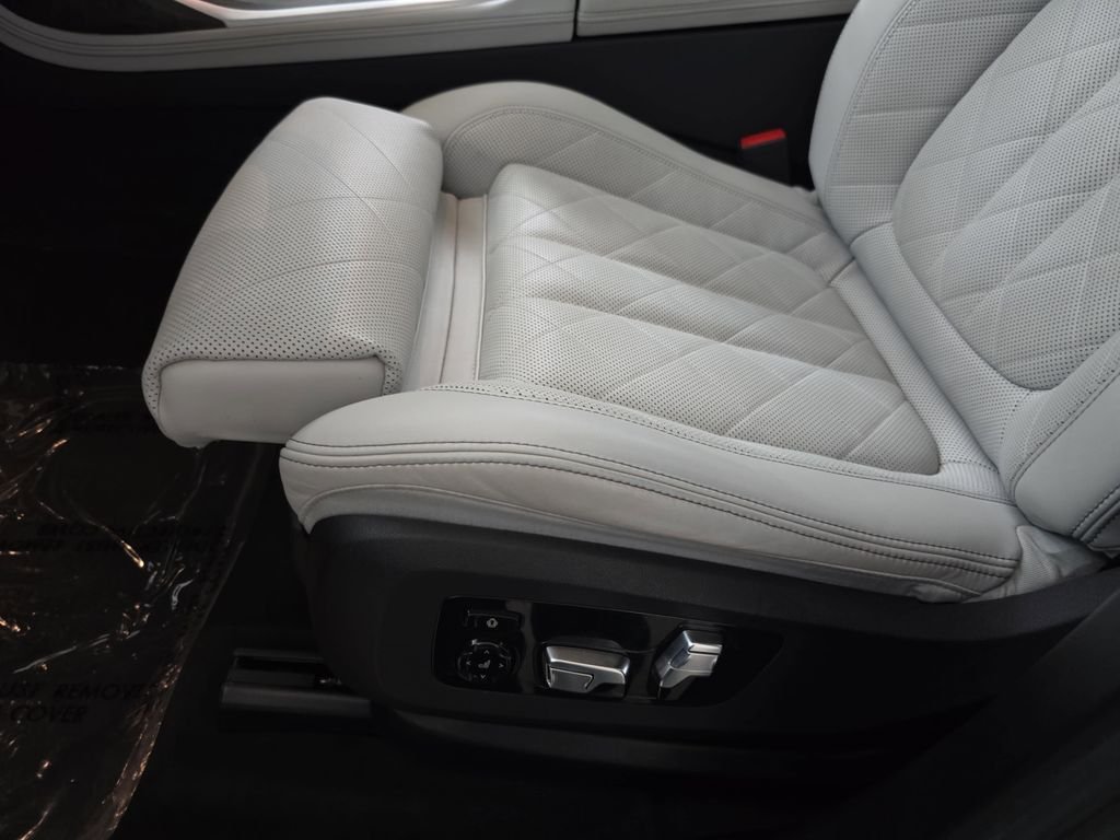 Used 2023 Skyscraper Grey Metallic BMW xDrive40i image 30