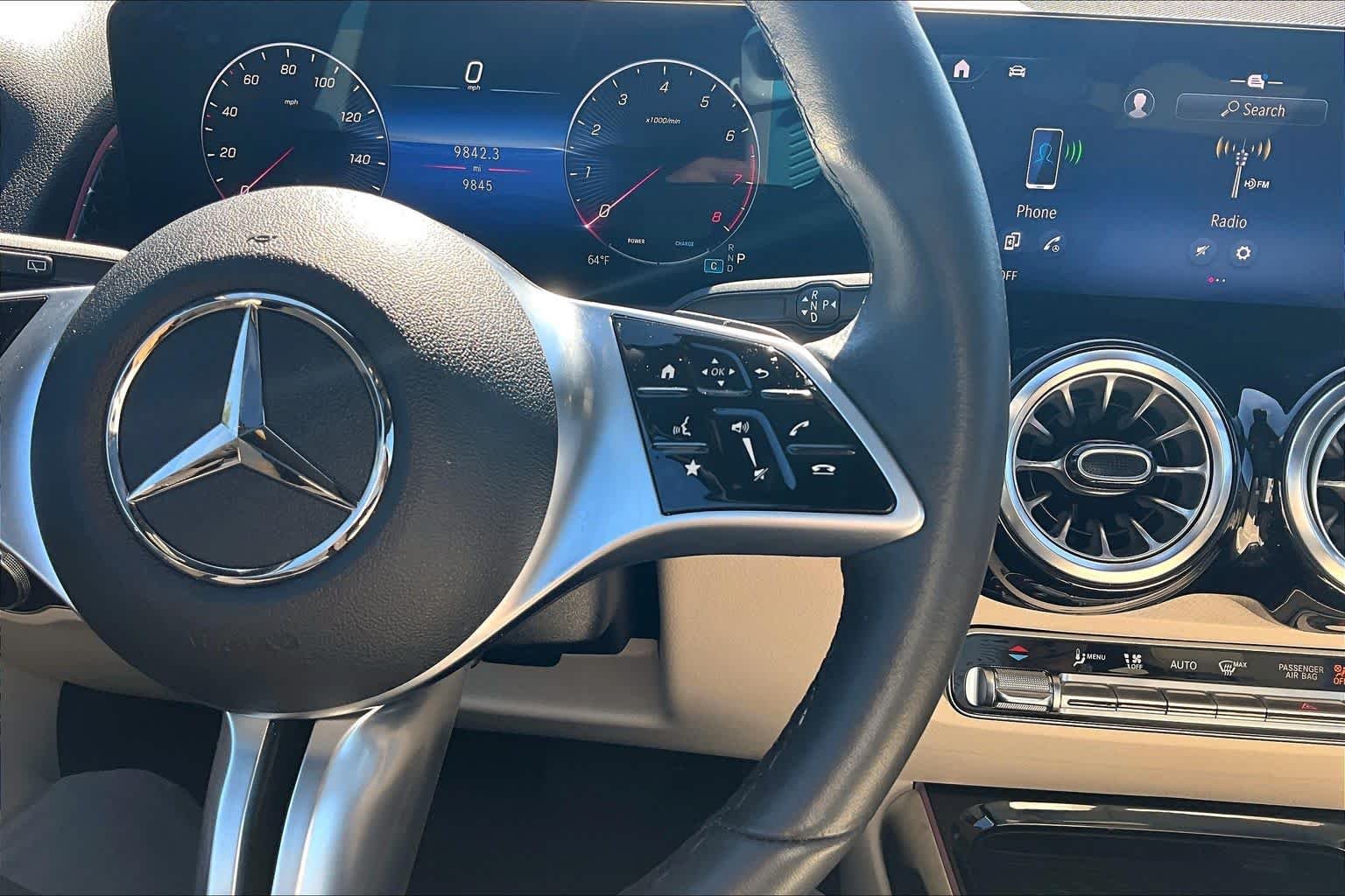 Used 2025 Polar White Mercedes-Benz GLB 250 image 24