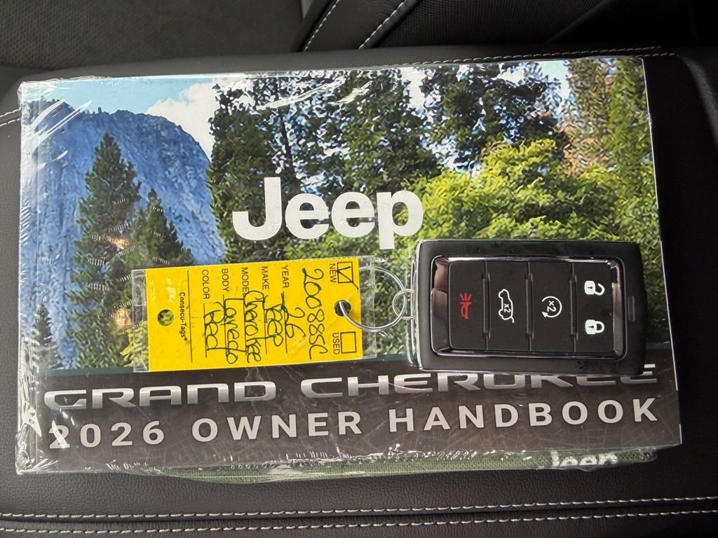 New 2026 Velvet Red Pearl-Coat Exterior Paint Jeep Laredo Altitude image 28
