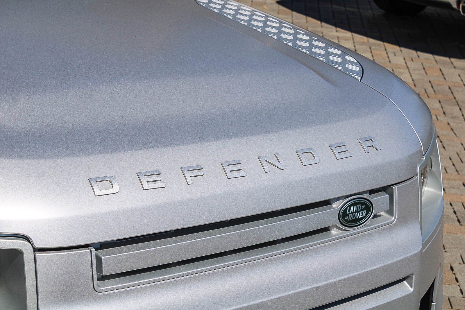 Used 2025 Silicon Silver Premium Metallic Land Rover X image 5