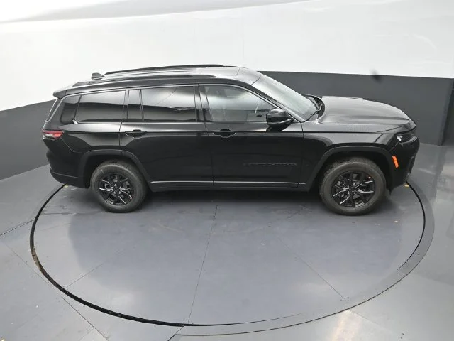New 2027 High-Gloss Black Paint Jeep Laredo Altitude image 17