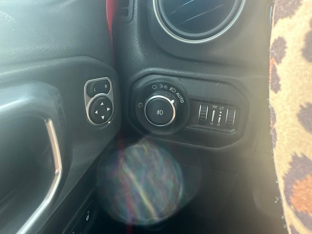 Used 2018 Red Jeep Unlimited Sport S image 19
