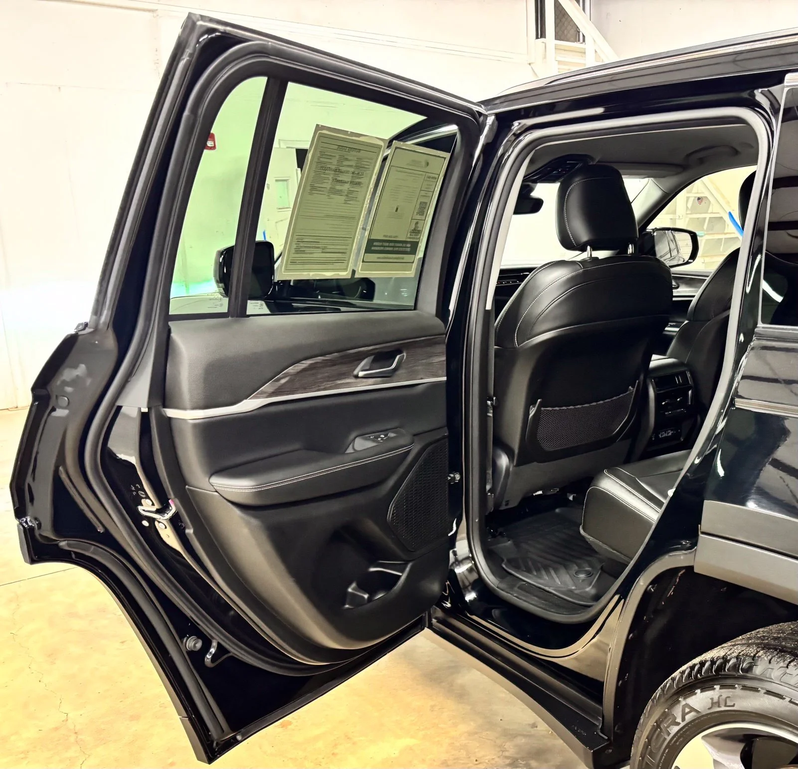 Used 2023 Black Jeep Limited image 23