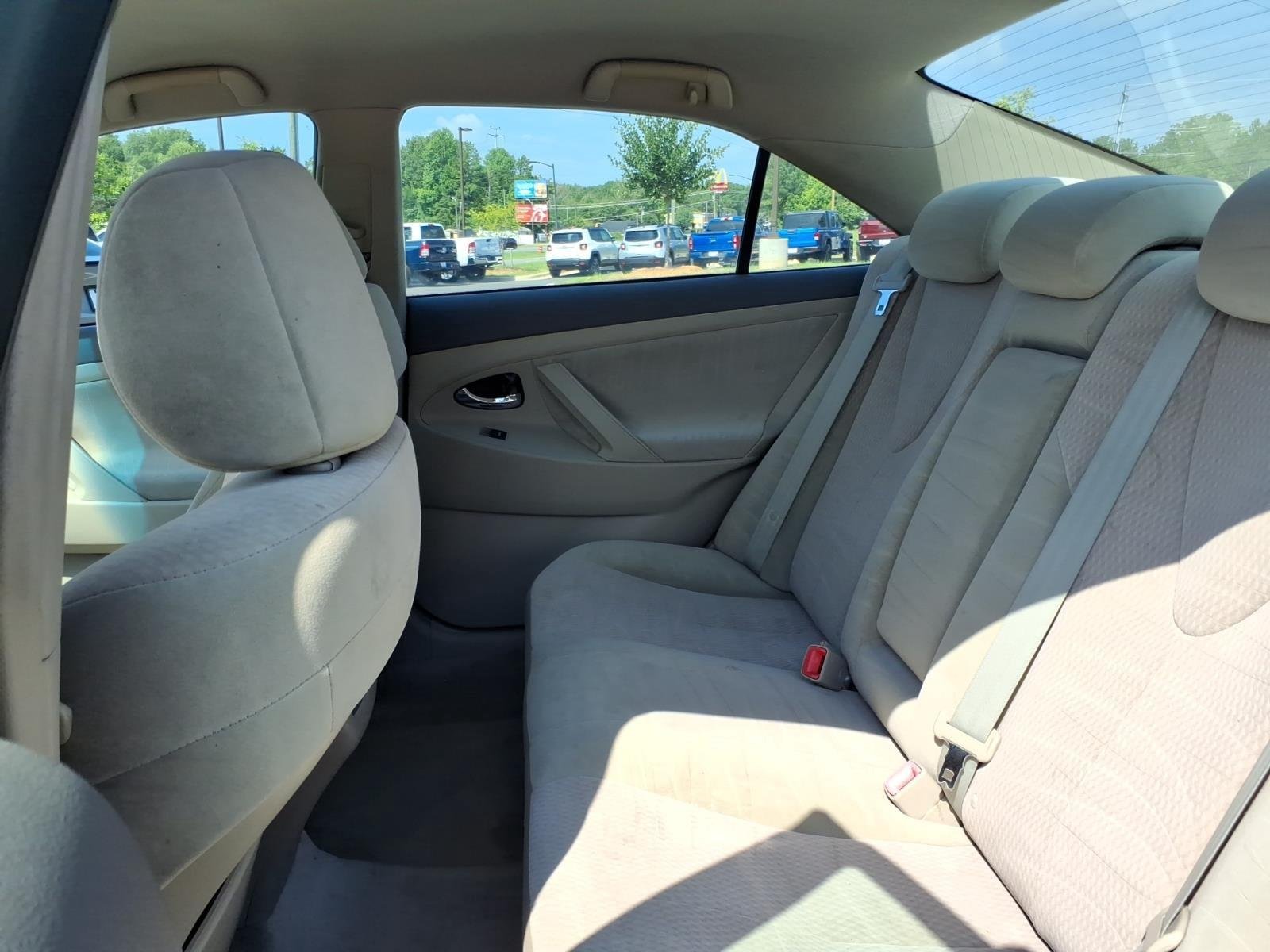 Used 2010  Toyota LE image 19