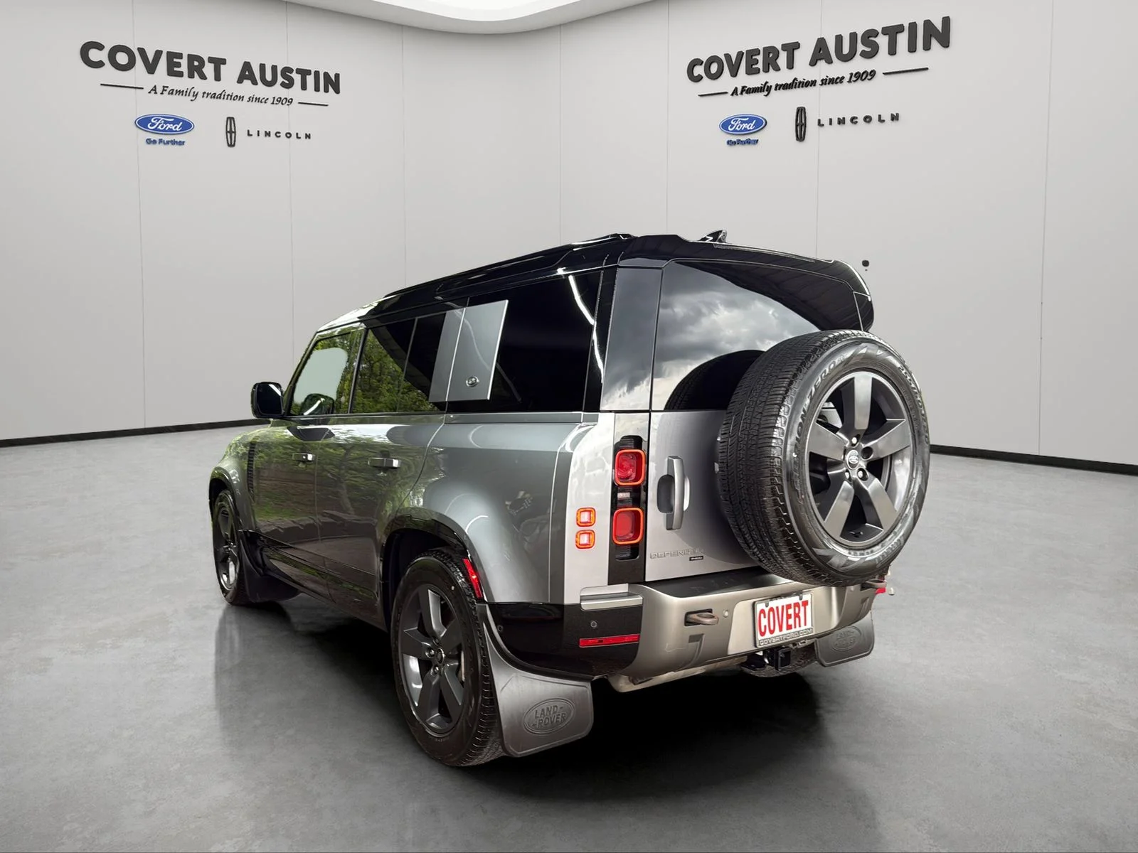 Used 2021  Land Rover X-Dynamic SE image 3