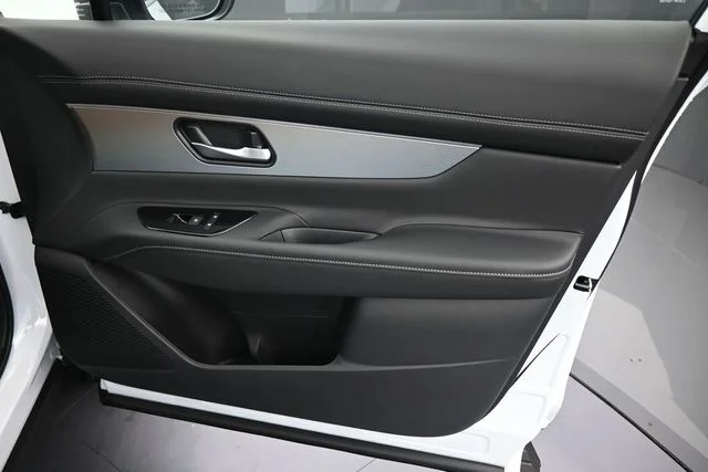 New 2026 White Nissan Platinum image 11