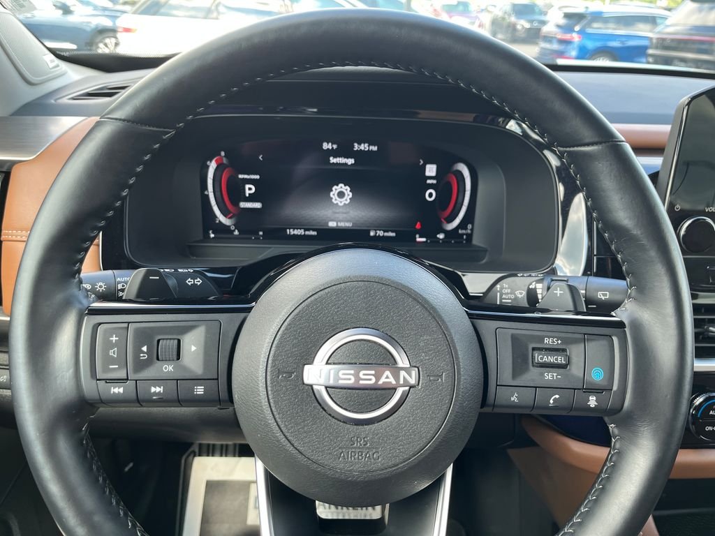 Used 2025 Gray Nissan Platinum image 14