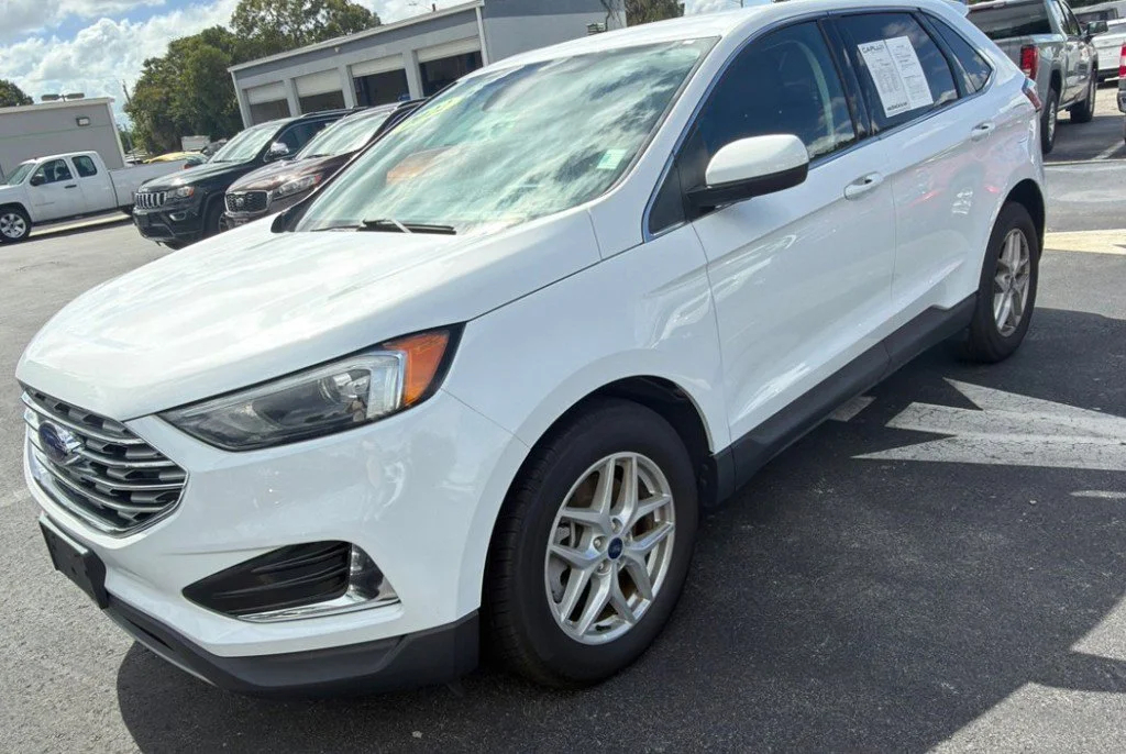 Used 2022 White Ford SEL image 2