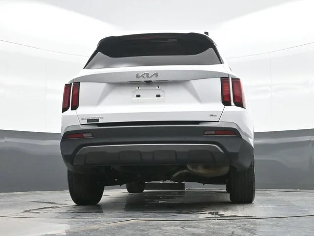 Used 2023 White Kia X-Line S image 18
