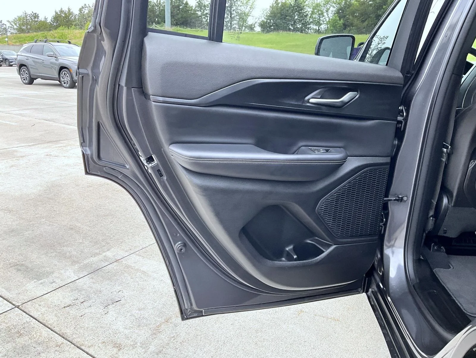 Used 2024 Gray Jeep Altitude image 18