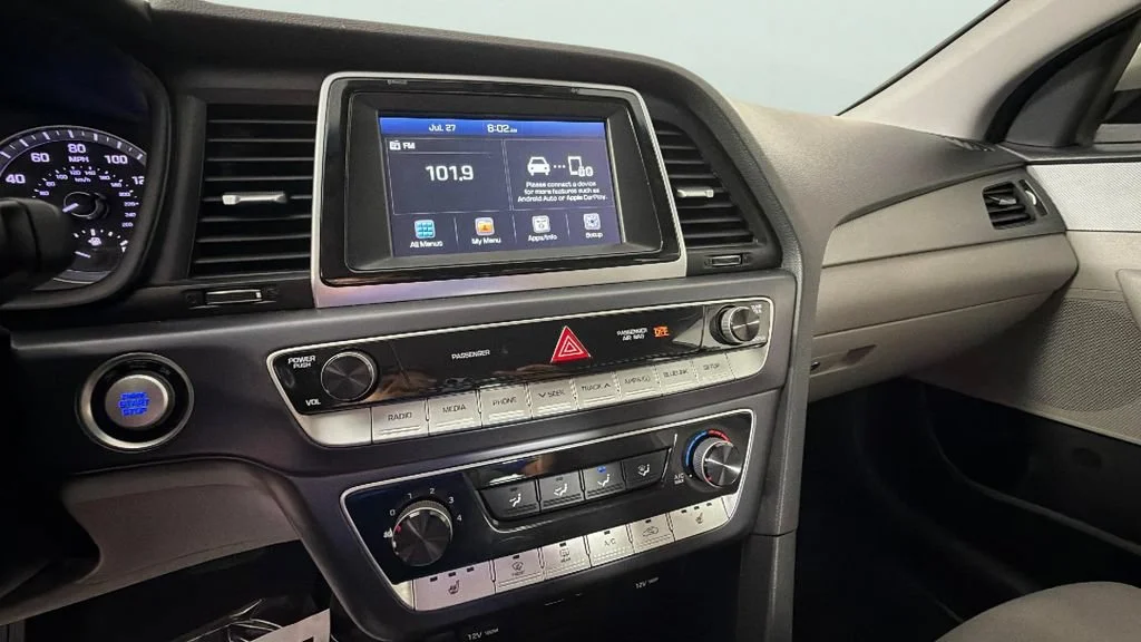 Used 2018 White Hyundai SEL image 21