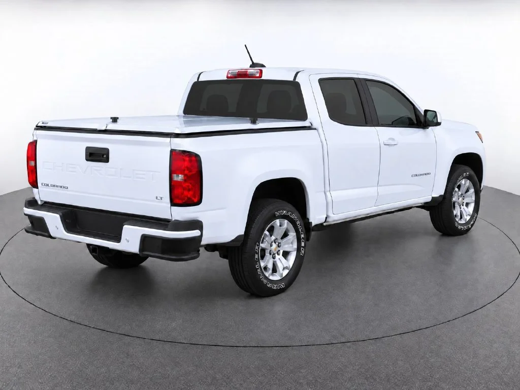 Used 2022 White Chevrolet LT image 3