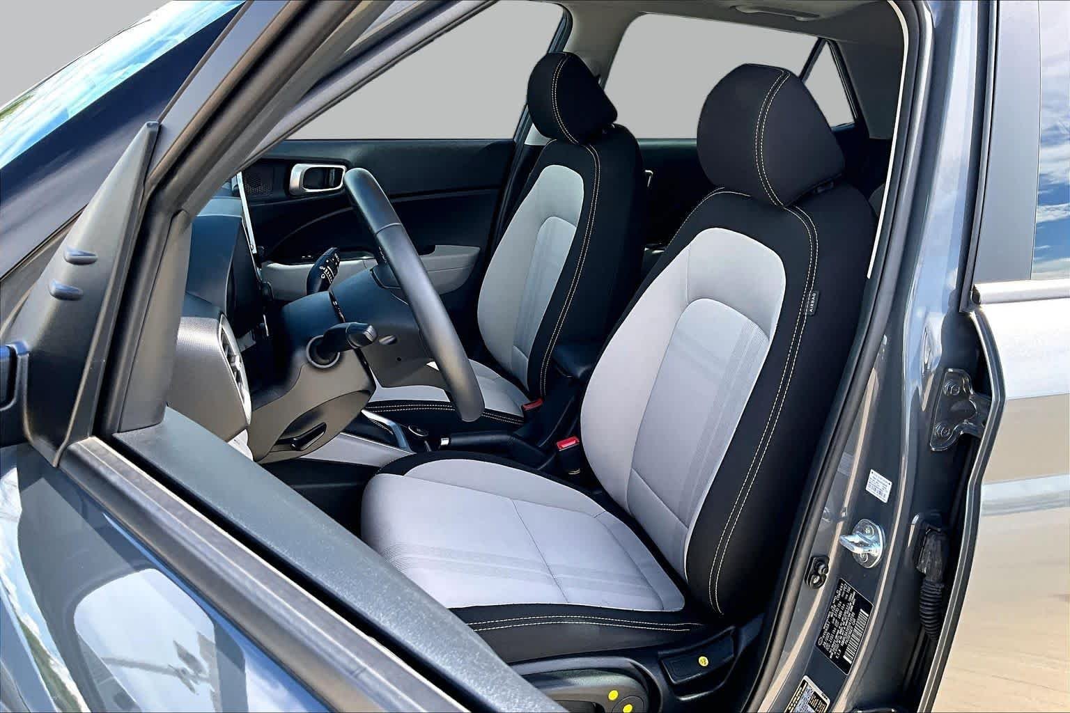 2025 Hyundai Venue SEL - Photo 8
