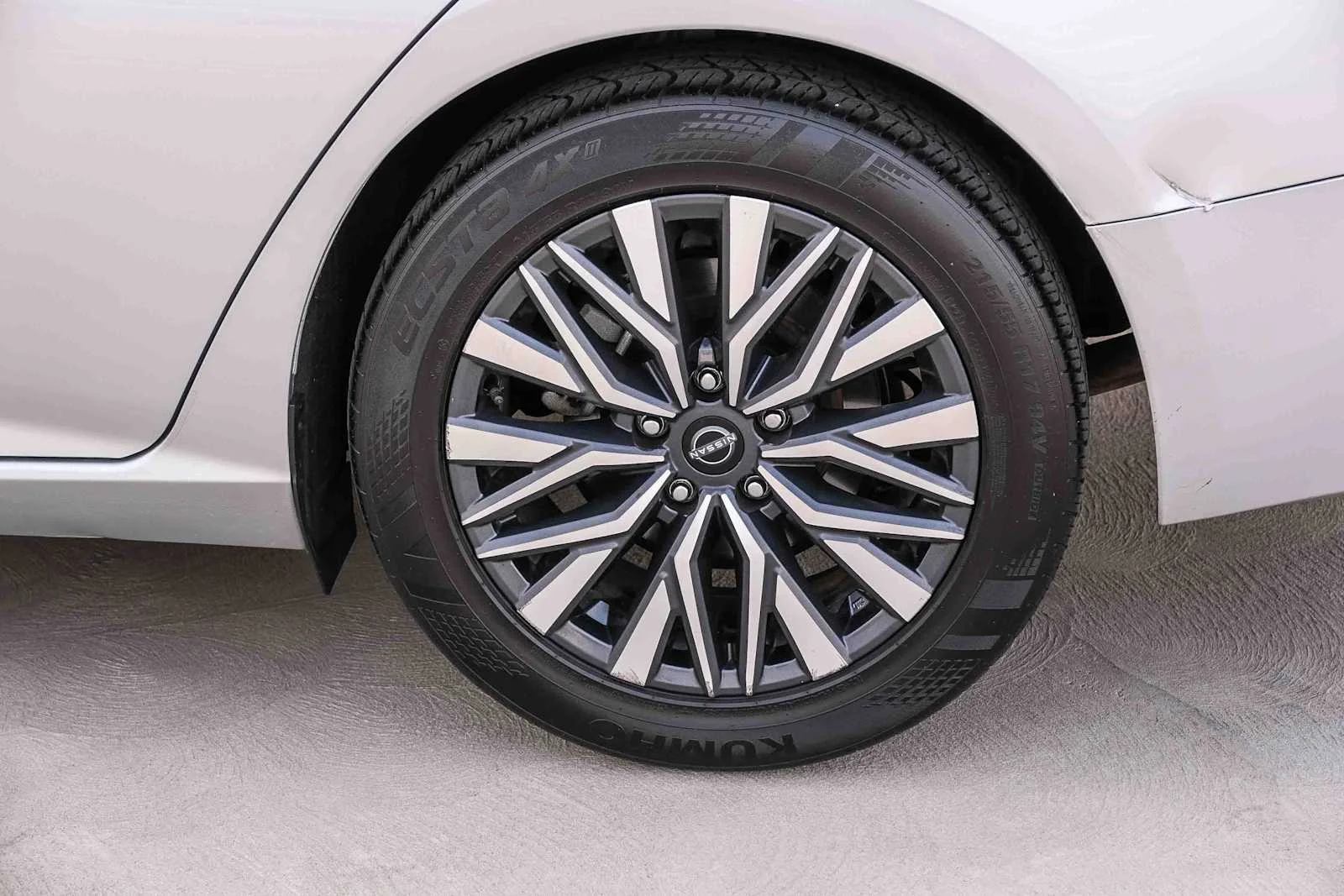 2024 Nissan Altima SV - Photo 9