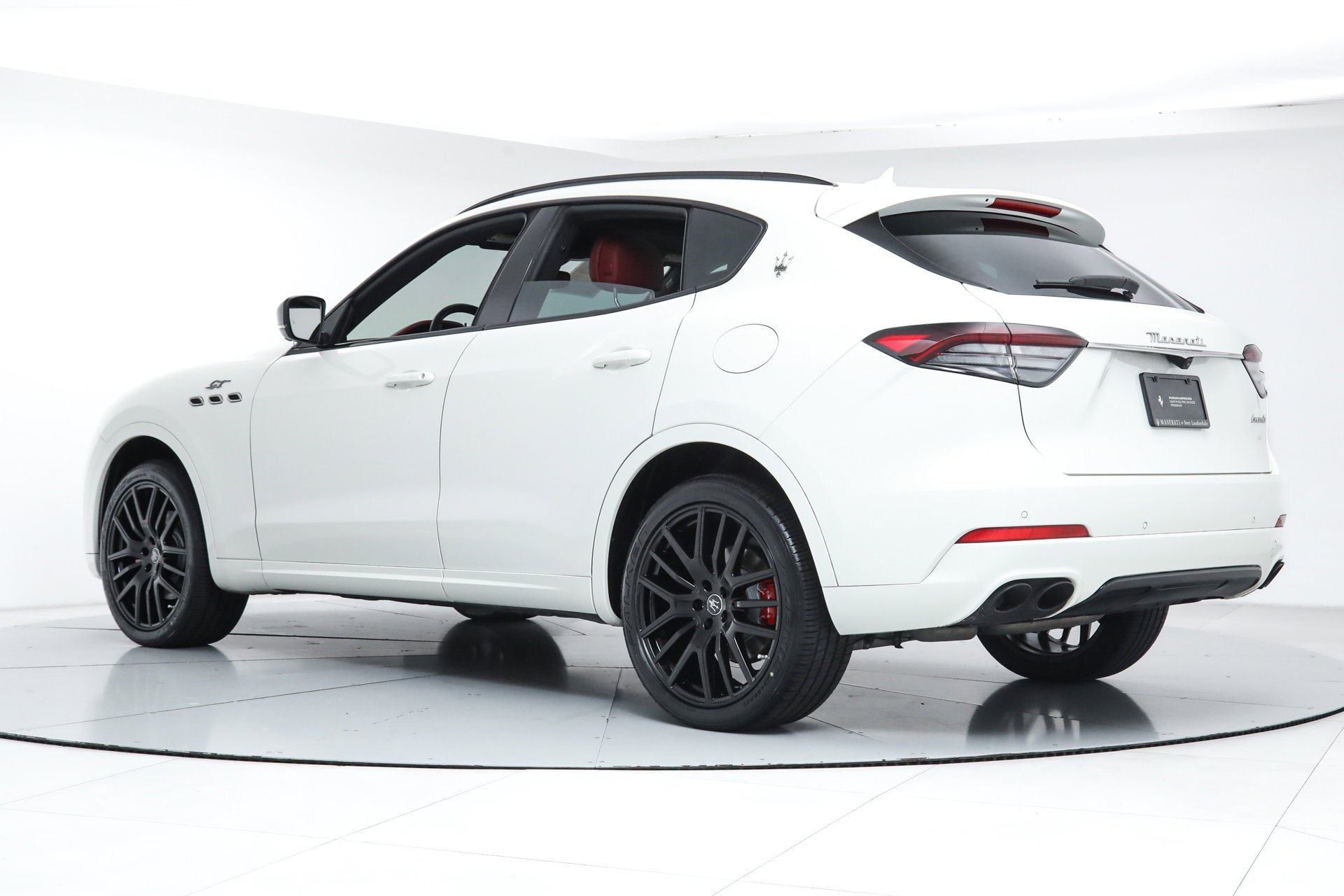 2022 Maserati Levante GT photo 2
