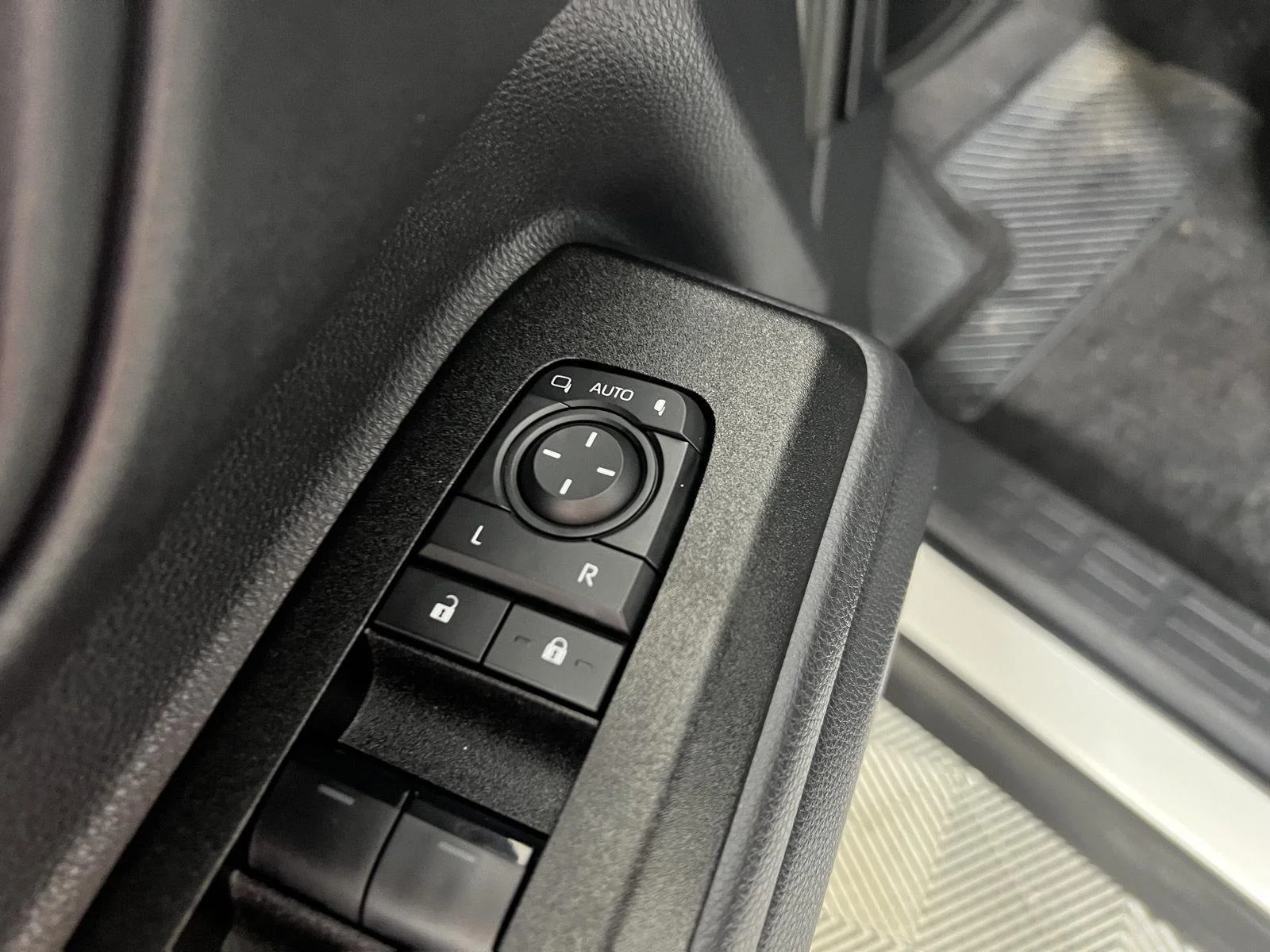 Used 2025 Ice Cap Toyota 1958 image 12