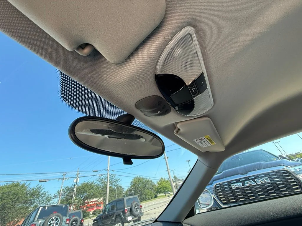 Used 2005  Chrysler SRT6 image 19
