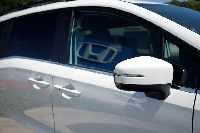 New 2026 Platinum White Pearl Honda Touring image 15
