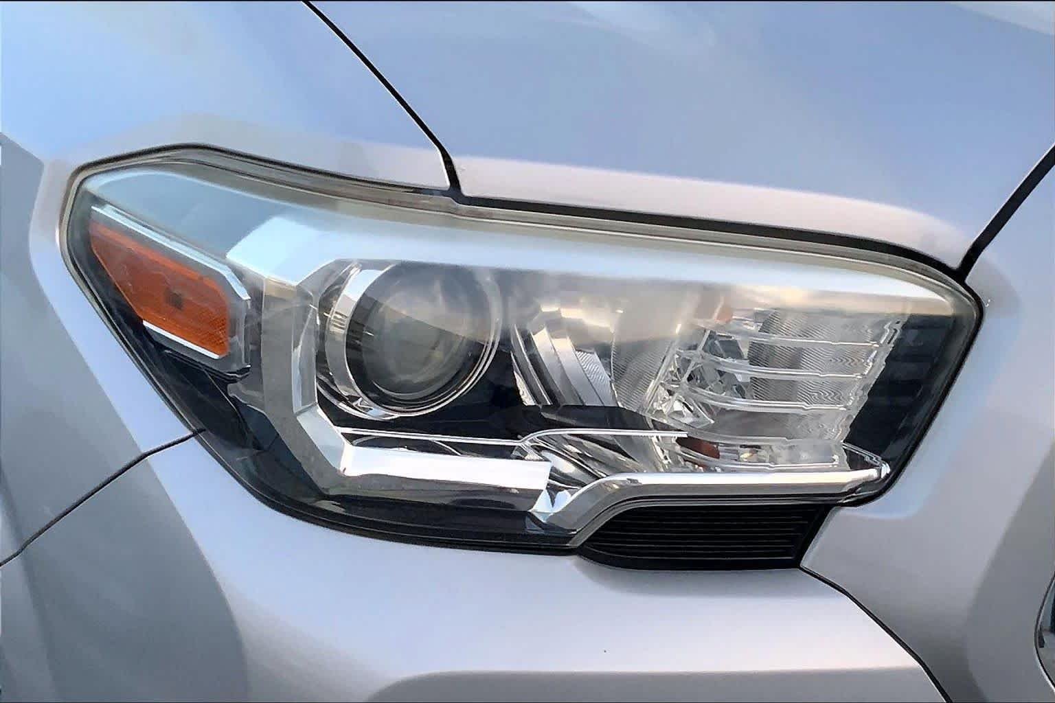 Used 2016 Silver Sky Metallic Toyota SR5 image 24