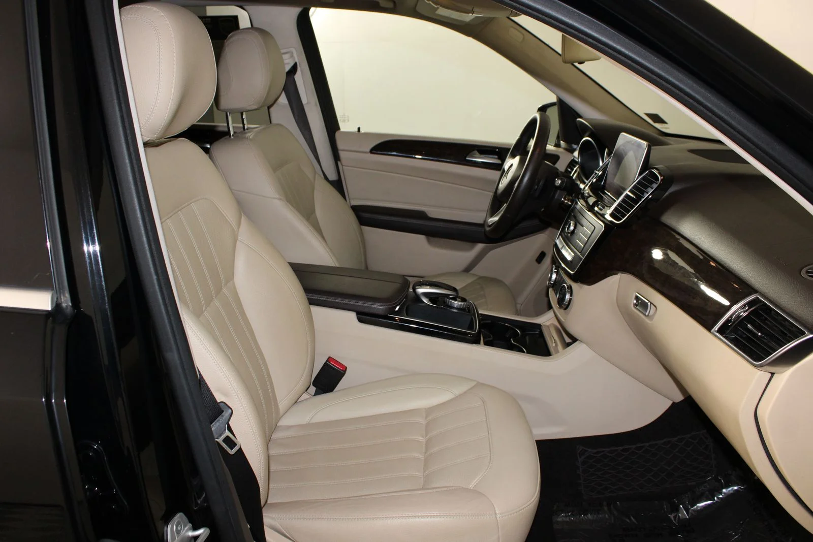 Used 2016 Black Mercedes-Benz GLE 300d image 25
