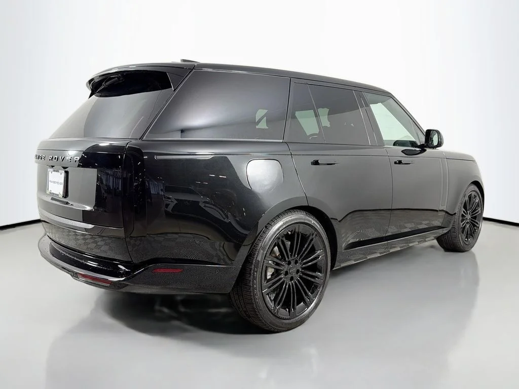 New 2026 Santorini Black Land Rover SE image 5