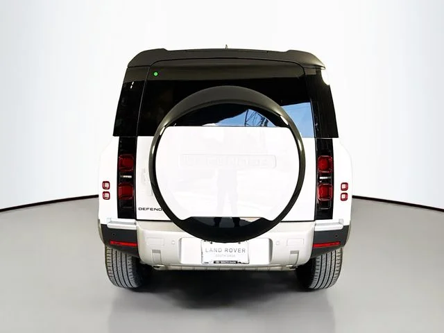 Used 2025 White Land Rover S image 6