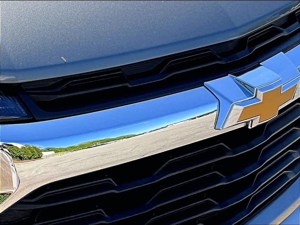 Used 2025 Gray Chevrolet LT image 31