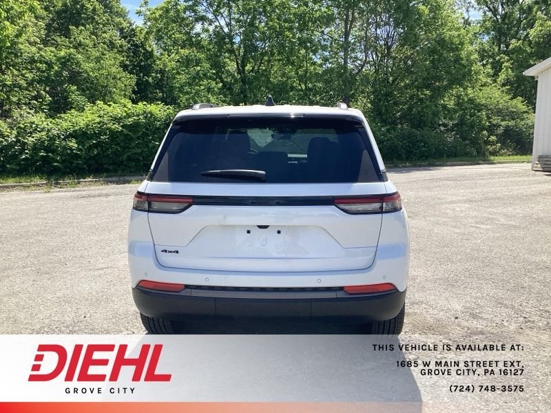 Used 2026 White/off-white Jeep Laredo Altitude image 6