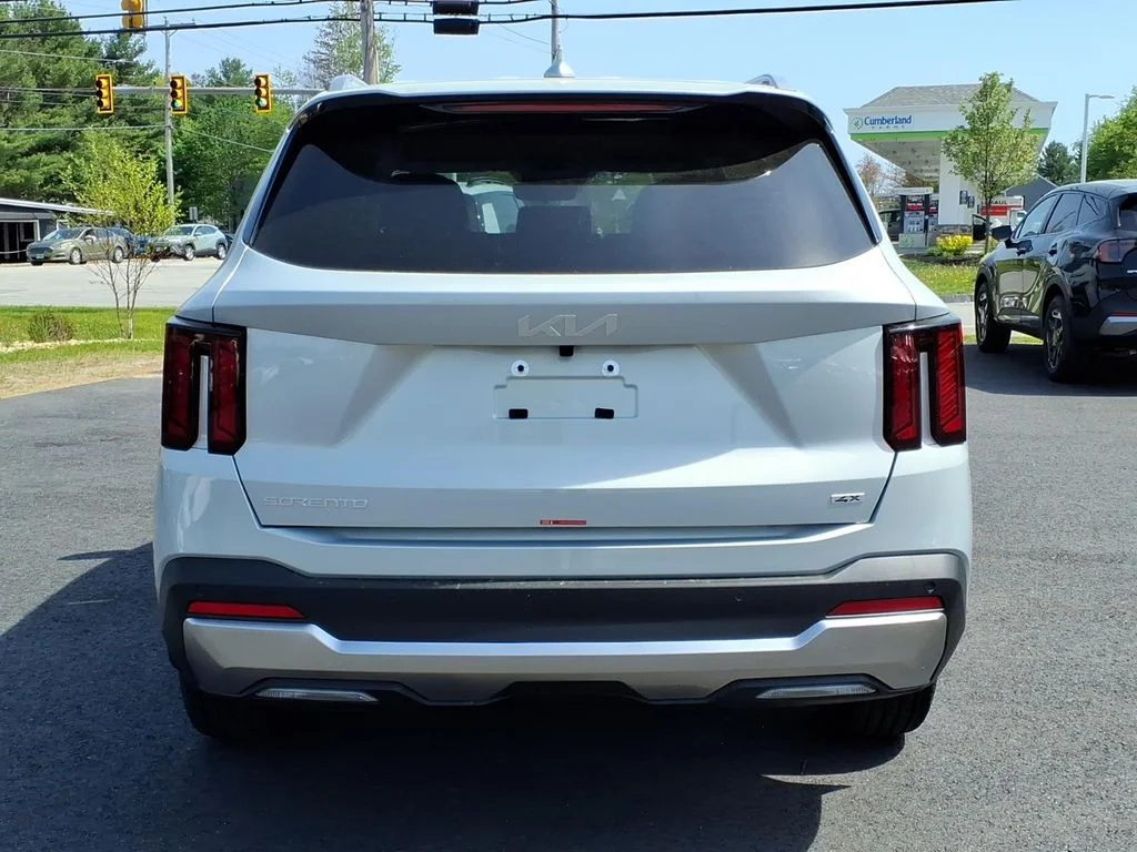 New 2026 White Kia S image 5