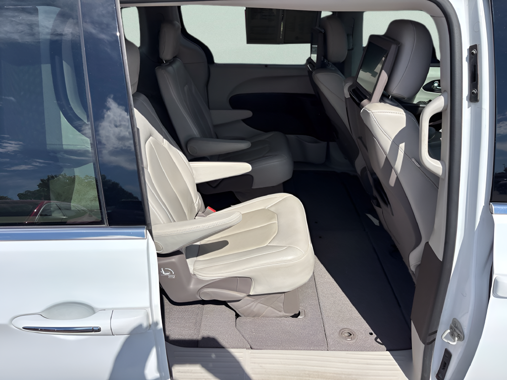 Used 2020 White Chrysler Touring L Plus image 11