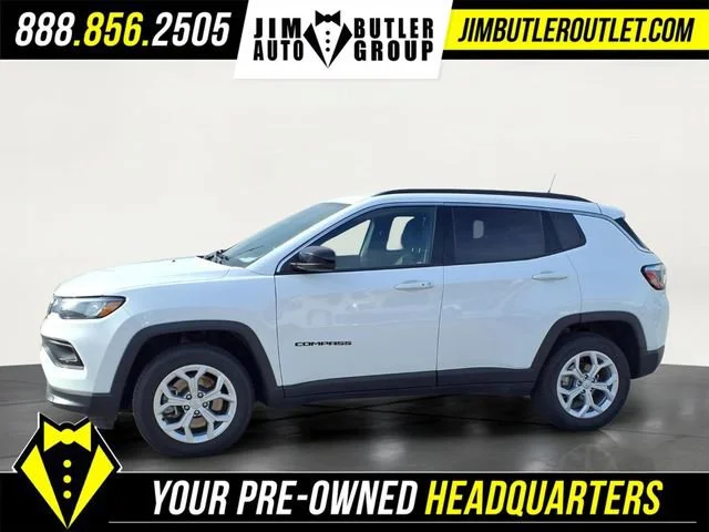 Used 2024  Jeep Latitude image 18