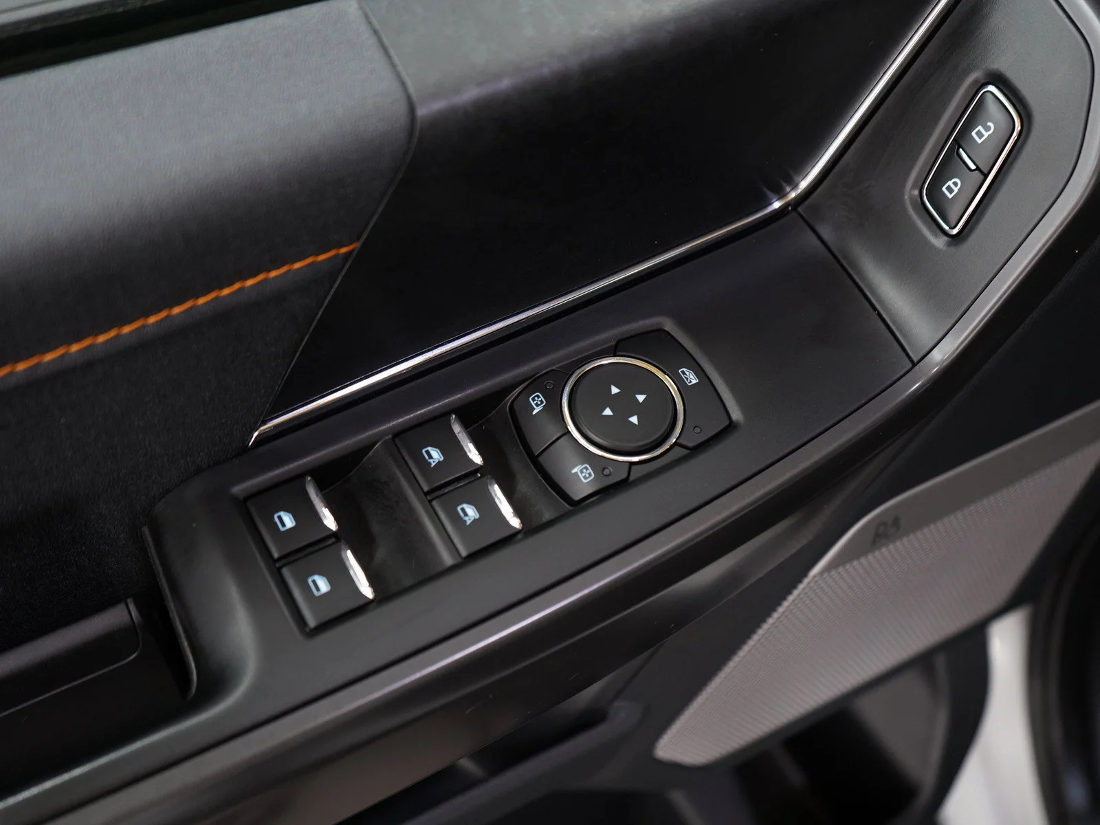 Used 2025 Space White Metallic Ford Tremor image 18