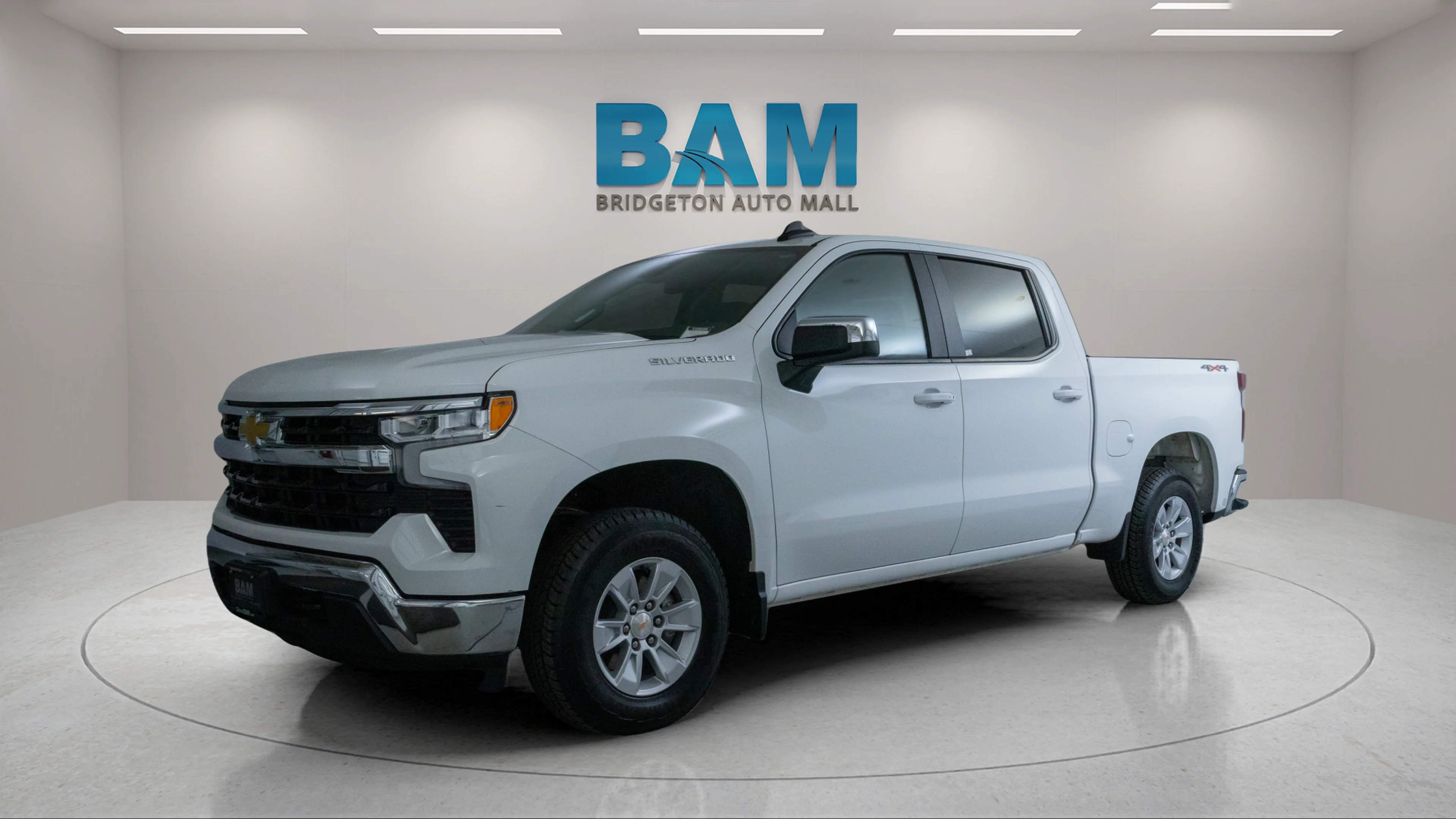 Used 2025 Summit White Chevrolet LT image 3