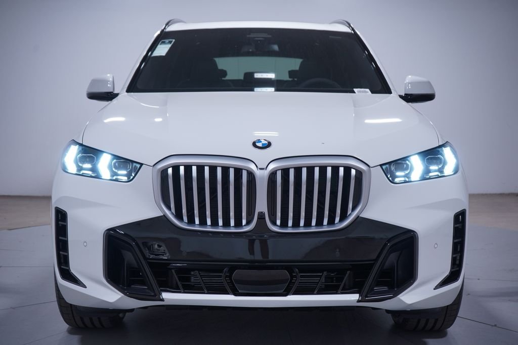 New 2026 Alpine White BMW sDrive40i image 4
