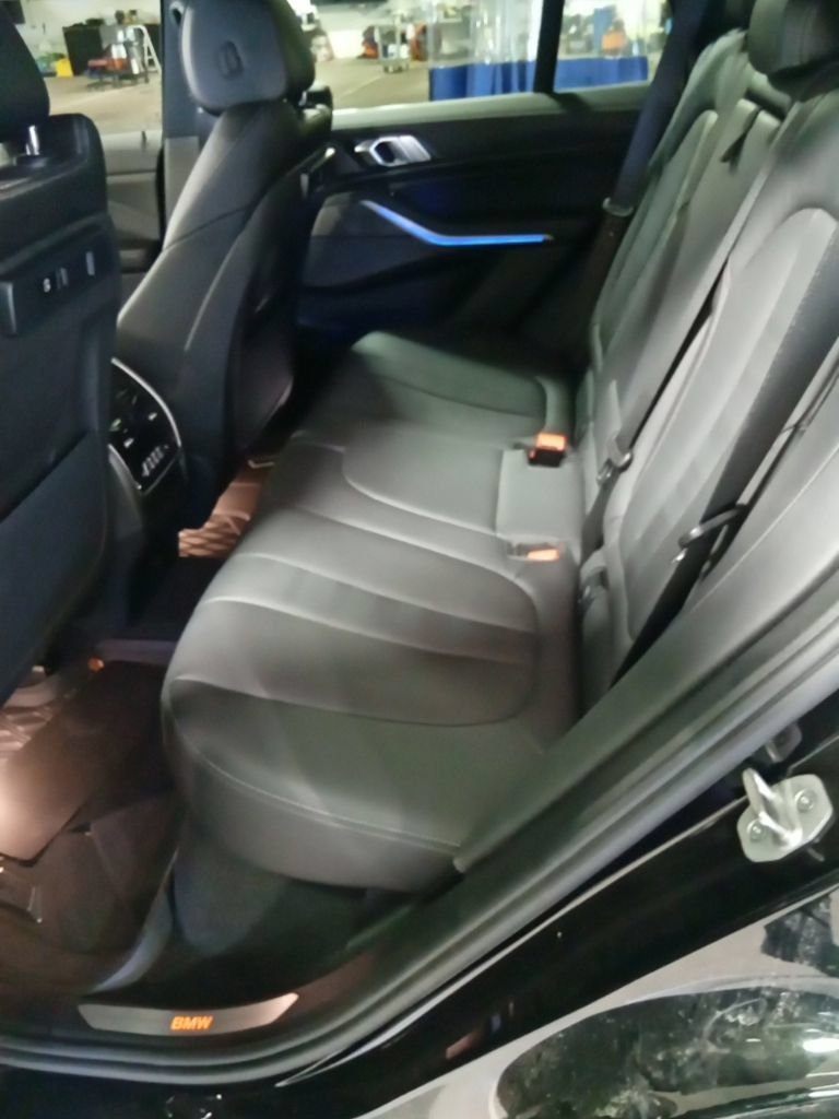 Used 2021 Jet Black BMW xDrive40i image 10